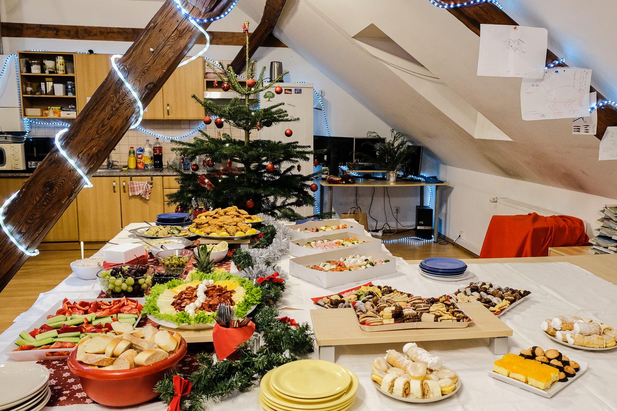 Občerstvení na Aira 2019 vánočním večírku